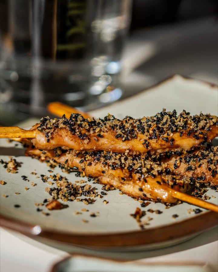 Yakitori Noir met zwarte sesam